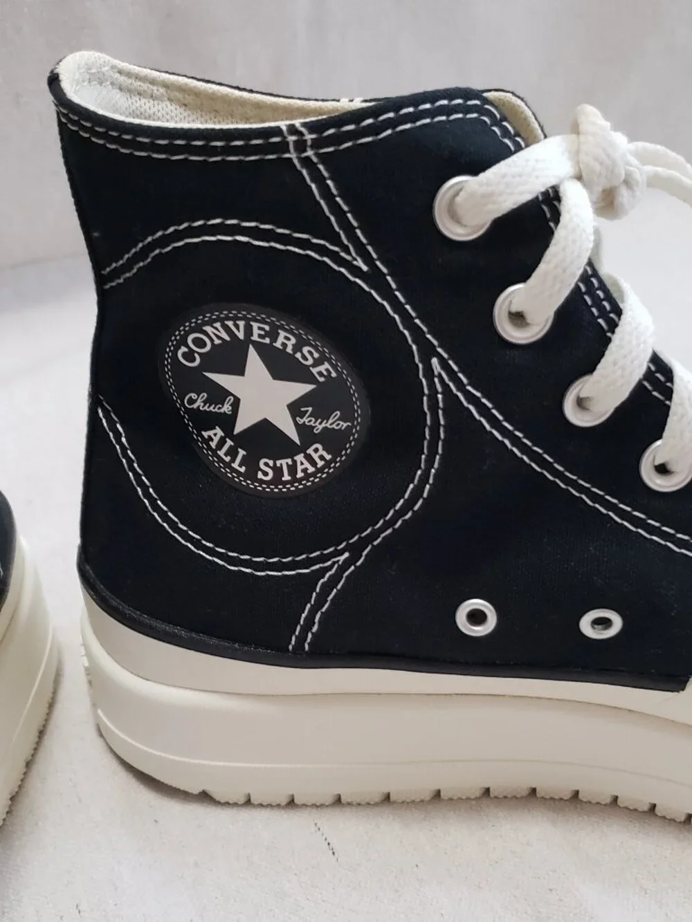 Converse Chuck Taylor Men's Size 9 Black High-Top Platform Unisex Women's 10.5